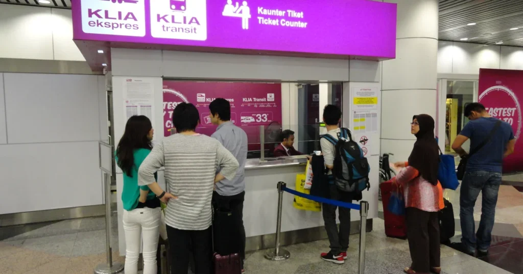 KLIAエクスプレスとKLIAトランジットのチケットカウンター