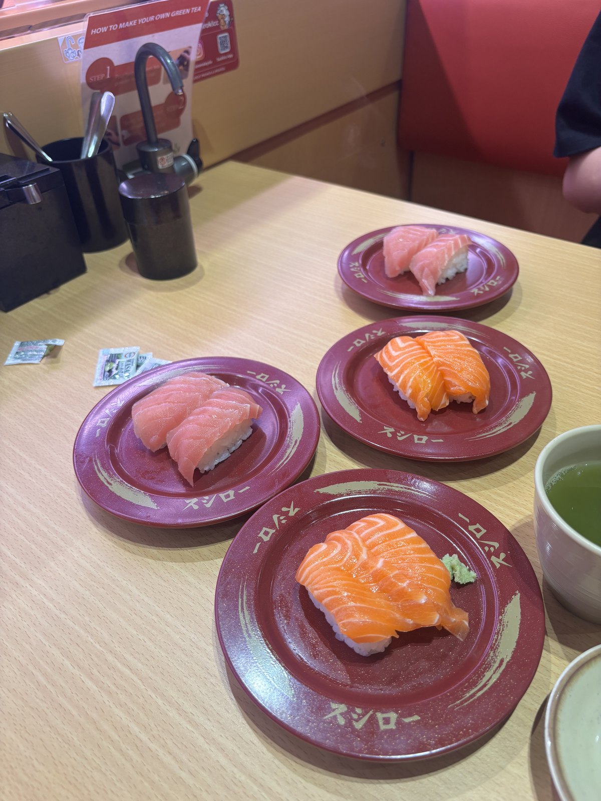 スシローのサーモンのにぎりの皿