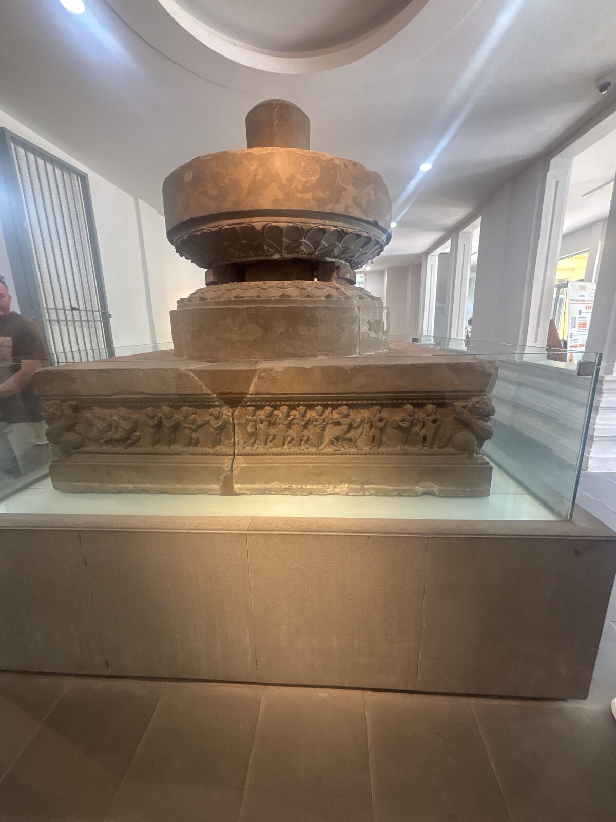 チャム彫刻博物館のリンガとヨニ